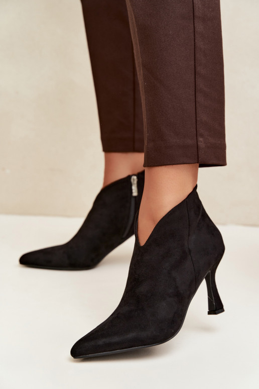 Bottines pour femmes sur talon fin avec bout pointu couleur noire Bessia