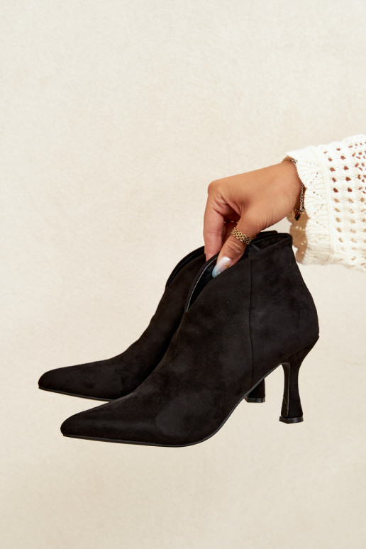 Bottines pour femmes sur talon fin avec bout pointu couleur noire Bessia