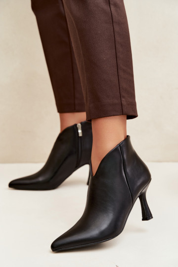 Bottines pour femmes sur talon fin avec bout pointu couleur noire Bessia
