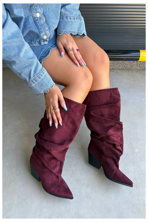 Bottes au-dessus du genou pour femmes avec partie supérieure incurvée et talons en daim couleur bordeaux Durela