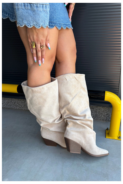 Bottes au-dessus du genou pour femmes avec partie supérieure incurvée et talons en daim couleur sable Durela