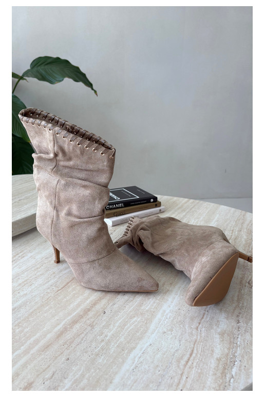 Bottines froncées avec talons fins couleur sable Herella