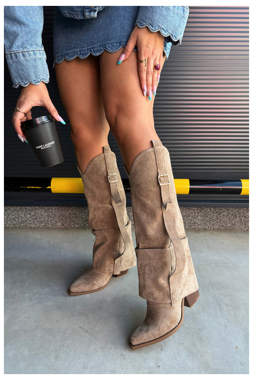 Bottes au-dessus du genou pour femmes avec talons, volants et boucles couleur sable Caster
