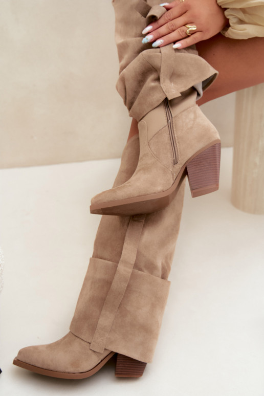 Bottes au-dessus du genou pour femmes avec talons, volants et boucles couleur sable Caster