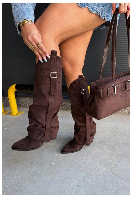 Bottes au-dessus du genou pour femmes avec talons, volants et boucles couleur chocolat Caster