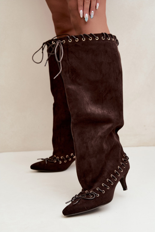 Bottes longues à talon moyen en daim synthétique avec lacets décoratifs couleur chocolat Juletta
