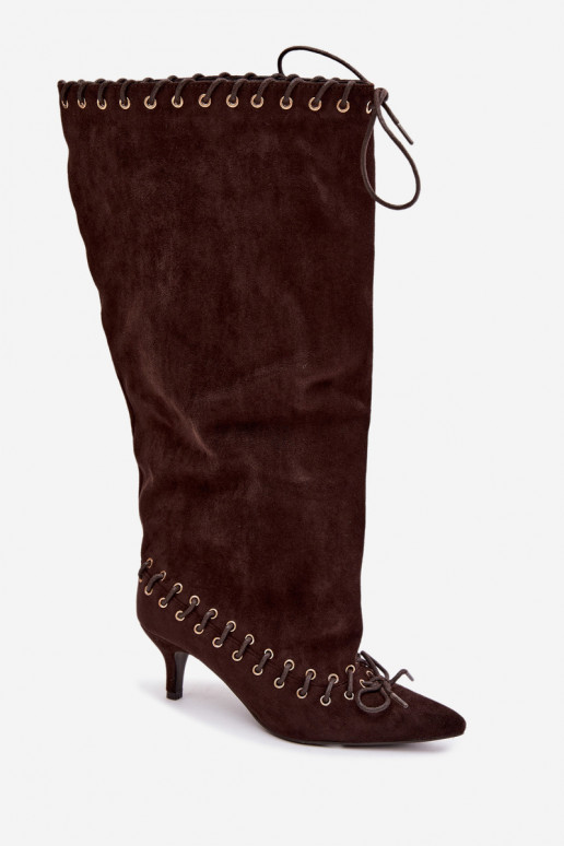 Bottes longues à talon moyen en daim synthétique avec lacets décoratifs couleur chocolat Juletta