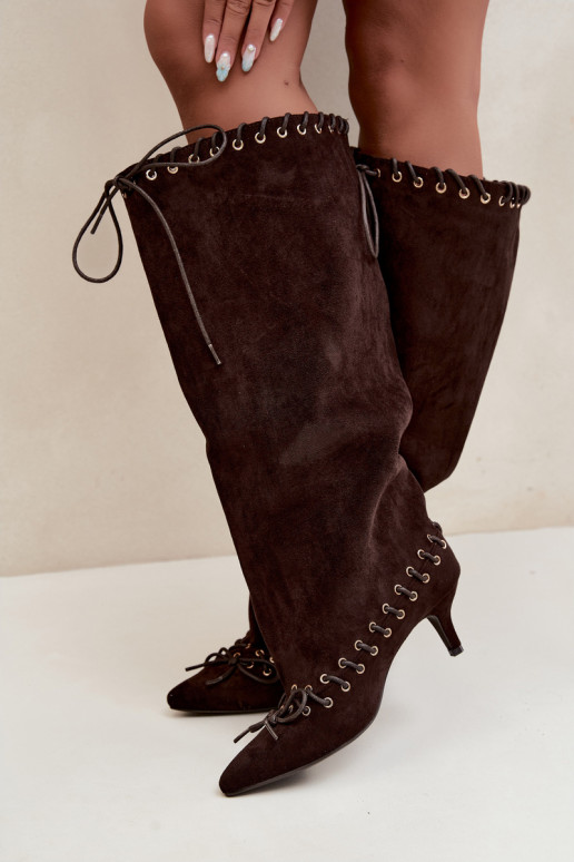 Bottes longues à talon moyen en daim synthétique avec lacets décoratifs couleur chocolat Juletta