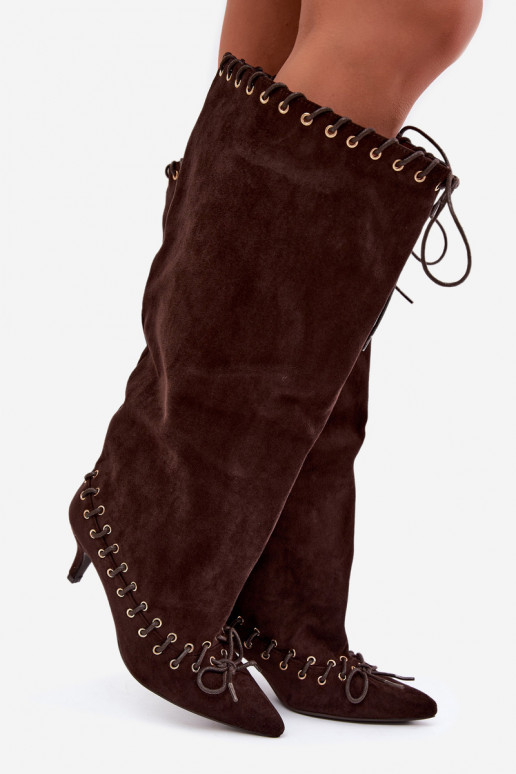 Bottes longues à talon moyen en daim synthétique avec lacets décoratifs couleur chocolat Juletta