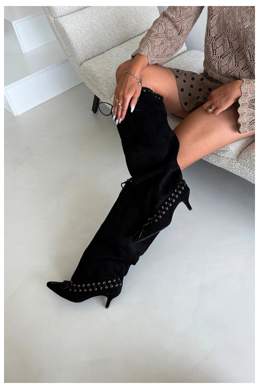 Bottes longues à talon moyen en daim synthétique avec lacets décoratifs couleur noire Juletta