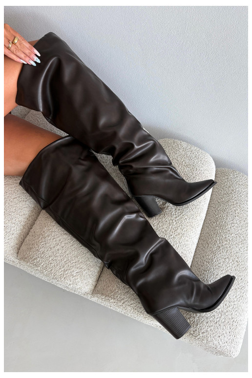 Bottes longues femmes à talon de style slip-on en cuir synthétique chocolat Anica
