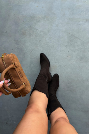 Bottes hautes style cowboy en daim naturel avec isolation et talons couleur chocolat Radley 2