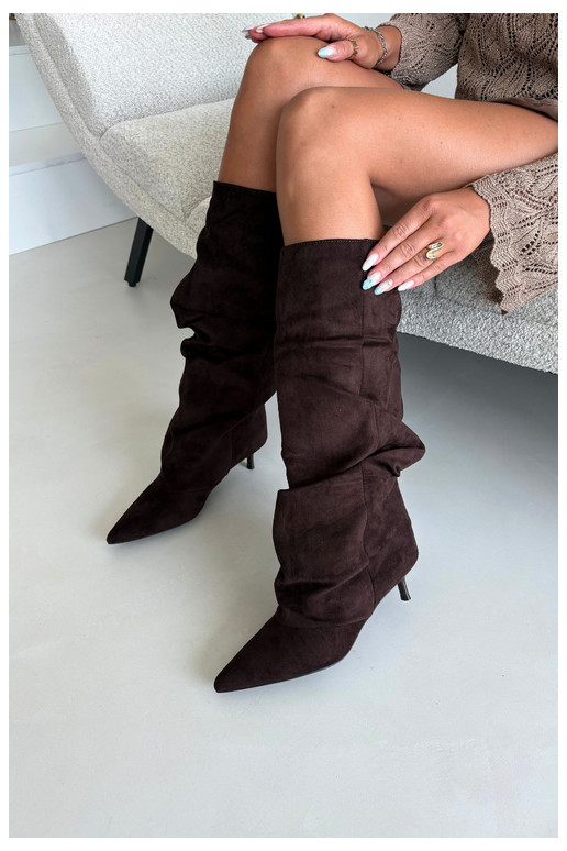 Bottes hautes froissées chocolat avec talon kitten en daim LoĮen