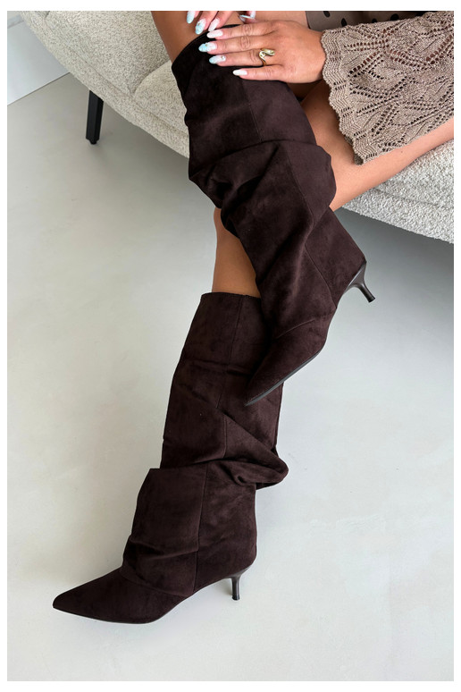 Bottes hautes froissées chocolat avec talon kitten en daim LoĮen