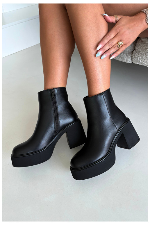 Bottines isolées avec talon et plateforme couleur noire Lurela