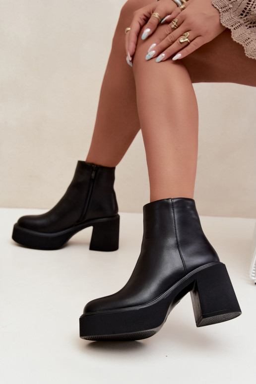 Bottines isolées avec talon et plateforme couleur noire Lurela