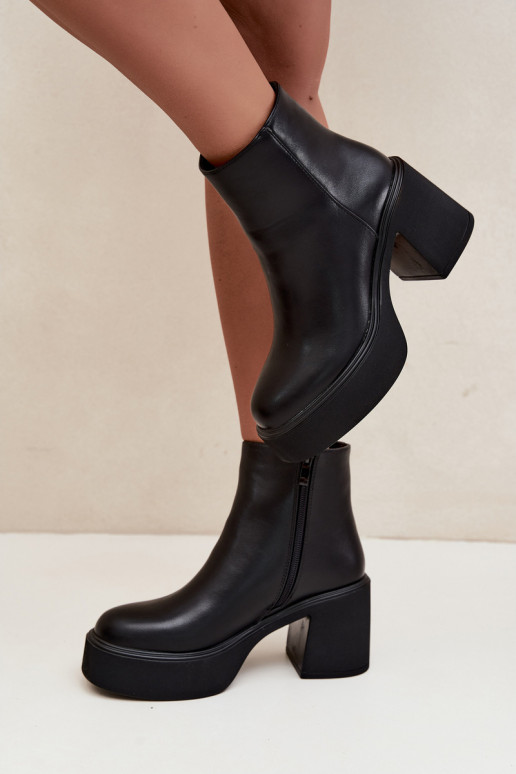 Bottines isolées avec talon et plateforme couleur noire Lurela