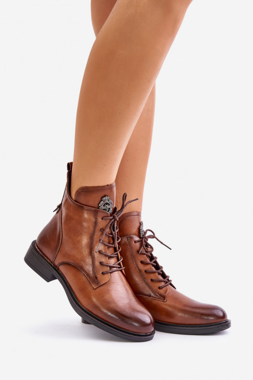 Bottines brunes isolées avec de larges talons ornés Leonise