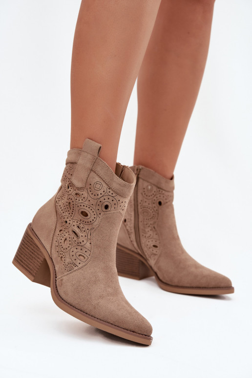 Bottines pour femmes couleur sable de style cowboy avec des éléments découpés Nolvina