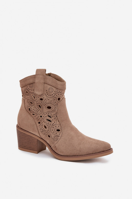 Bottines pour femmes couleur sable de style cowboy avec des éléments découpés Nolvina