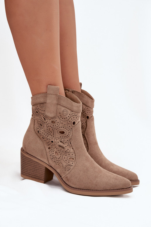 Bottines pour femmes couleur sable de style cowboy avec des éléments découpés Nolvina
