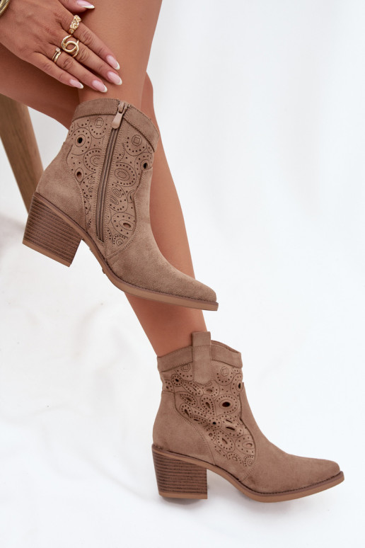 Bottines pour femmes couleur sable de style cowboy avec des éléments découpés Nolvina