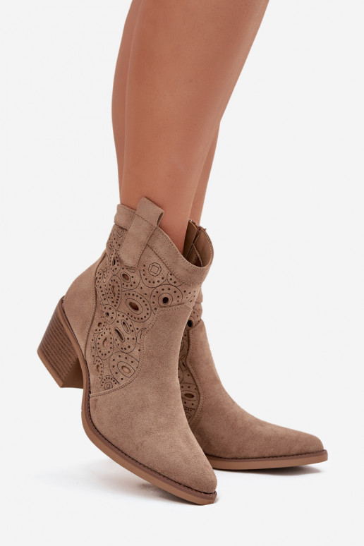 Bottines pour femmes couleur sable de style cowboy avec des éléments découpés Nolvina