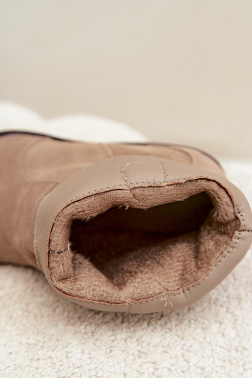 Bottes isolées en daim couleur kaki de style cowboy avec talons Pelsa