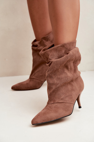 Bottines brunes à enfiler à talons fins Slouchy Yesenia