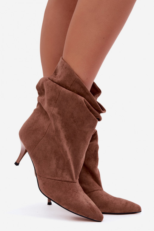Bottines brunes à enfiler à talons fins Slouchy Yesenia