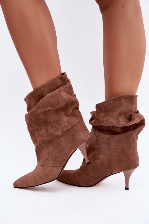 Bottines brunes à enfiler à talons fins Slouchy Yesenia