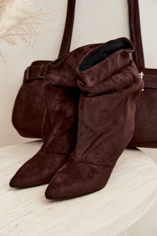 Bottines chocolat à enfiler à talons fins Slouchy Yesenia