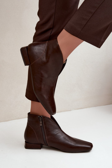 Bottines marron foncé basses Cut Out avec larges talons en simili cuir Canella
