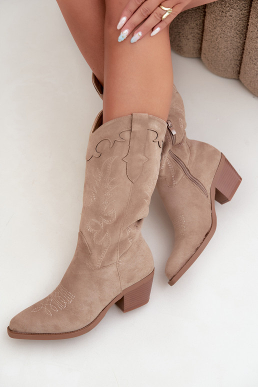 Bottes beiges en suède synthétique style cowboy avec talons Jarissa