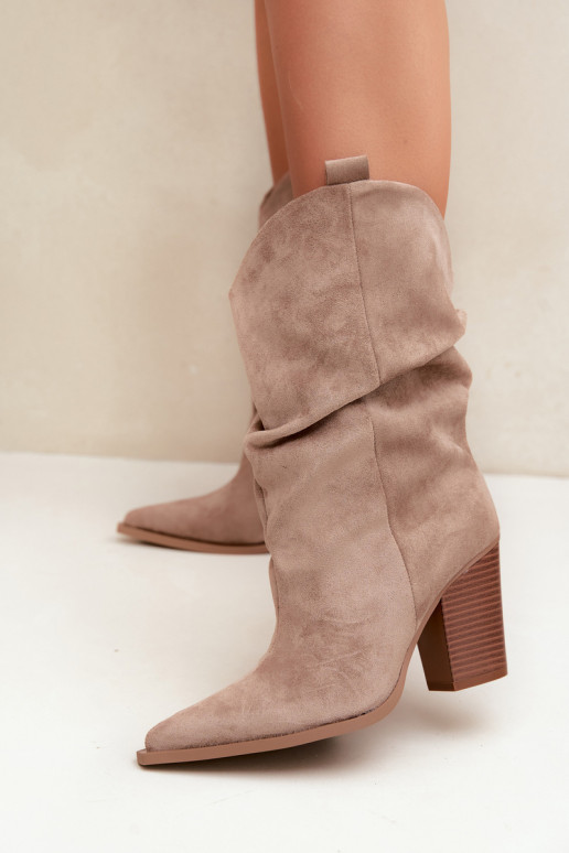 Bottines beiges en daim avec volants sur le talon Inela
