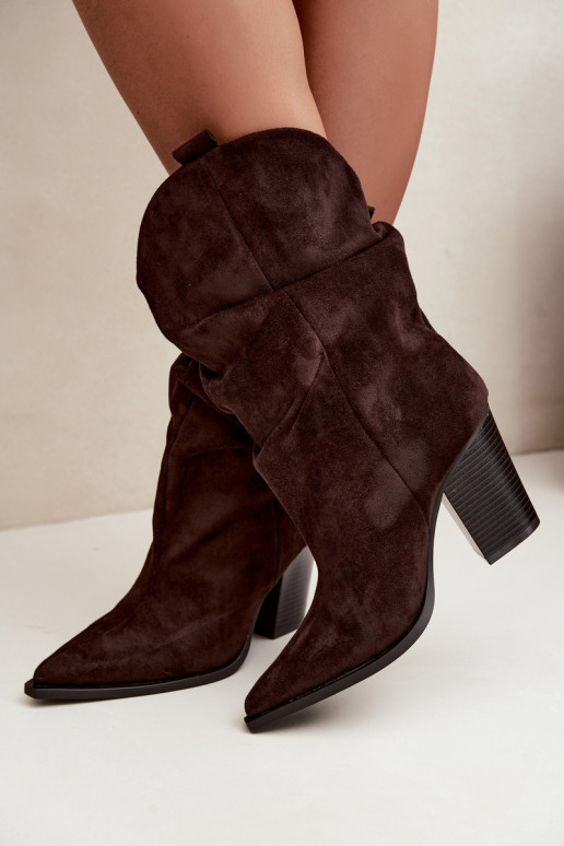 Bottines chocolat en daim avec volants sur le talon Inela