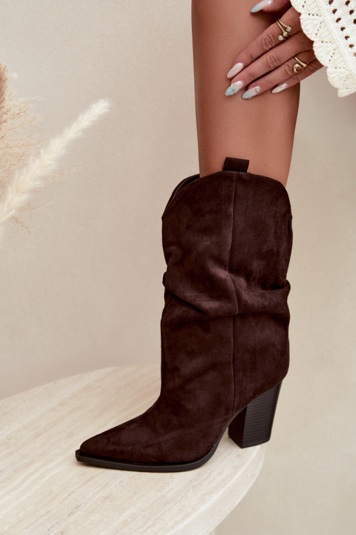 Bottines chocolat en daim avec volants sur le talon Inela