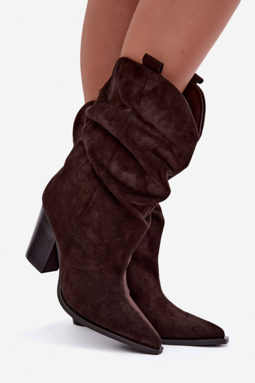 Bottines chocolat en daim avec volants sur le talon Inela