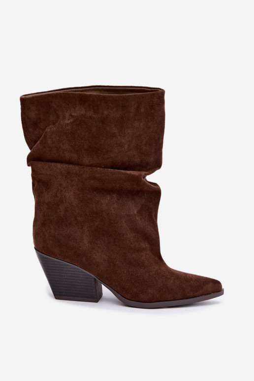 Bottines brunes froissées à enfiler sur un talon carré Cazela