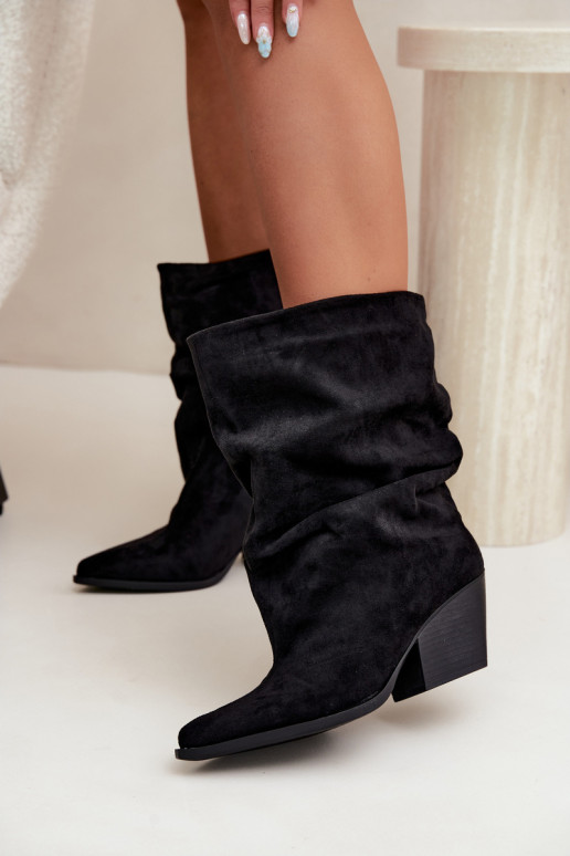 Bottines noires froissées à enfiler sur un talon carré Cazela