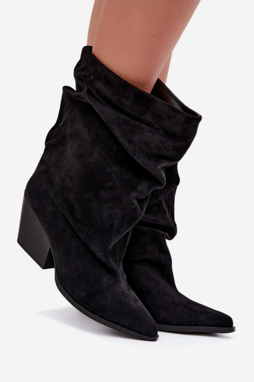 Bottines noires froissées à enfiler sur un talon carré Cazela