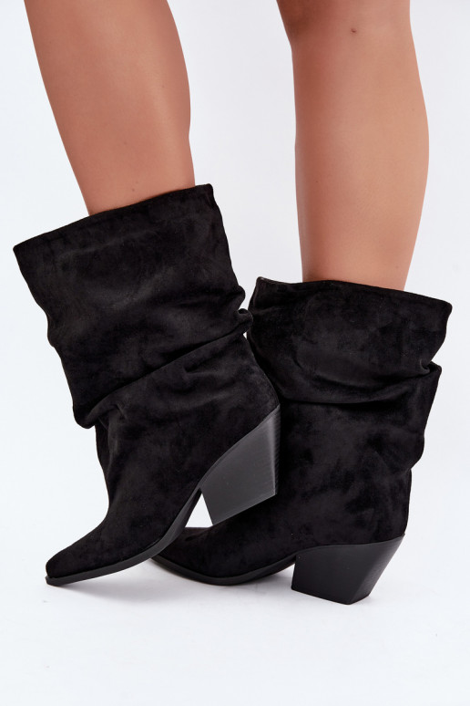 Bottines noires froissées à enfiler sur un talon carré Cazela