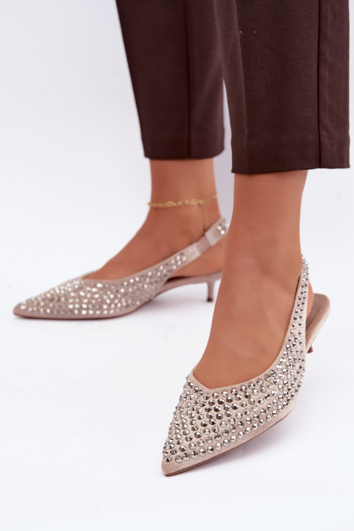 Sandales beiges pour femmes avec clous et petit talon Tai turidden