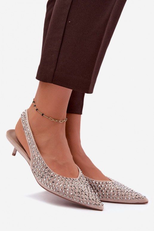 Sandales beiges pour femmes avec clous et petit talon Tai turidden