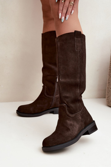 Bottes chocolat en daim isolées Ashmere 2