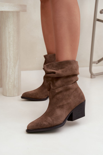Bottines en daim naturel avec plis et talons de couleur marron Merrin 2
