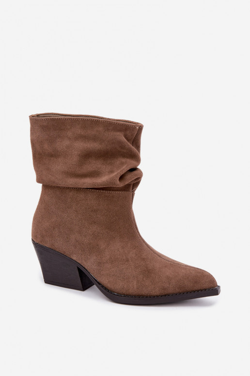 Bottines en daim naturel avec plis et talons de couleur marron Merrin