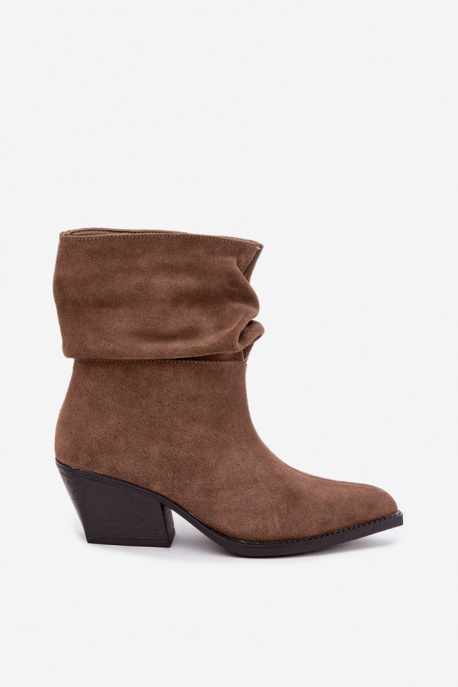 Bottines en daim naturel avec plis et talons de couleur marron Merrin