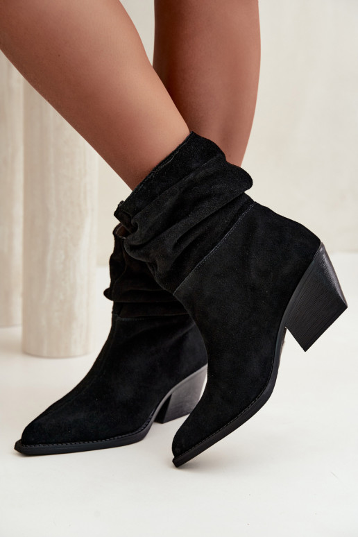 Bottines en daim naturel avec plis et talons de couleur noire Merrin