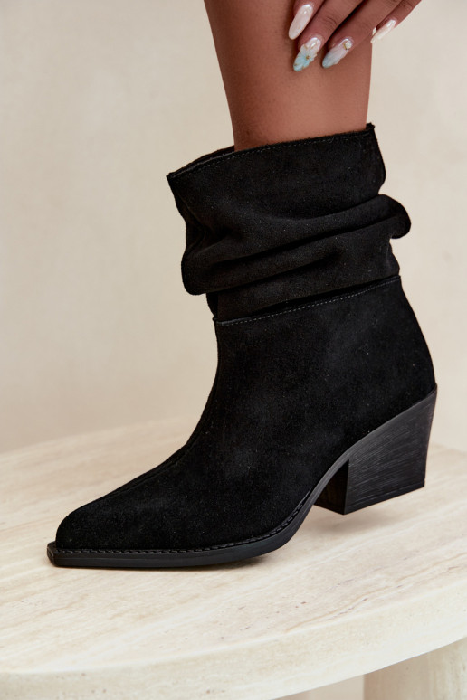 Bottines en daim naturel avec plis et talons de couleur noire Merrin